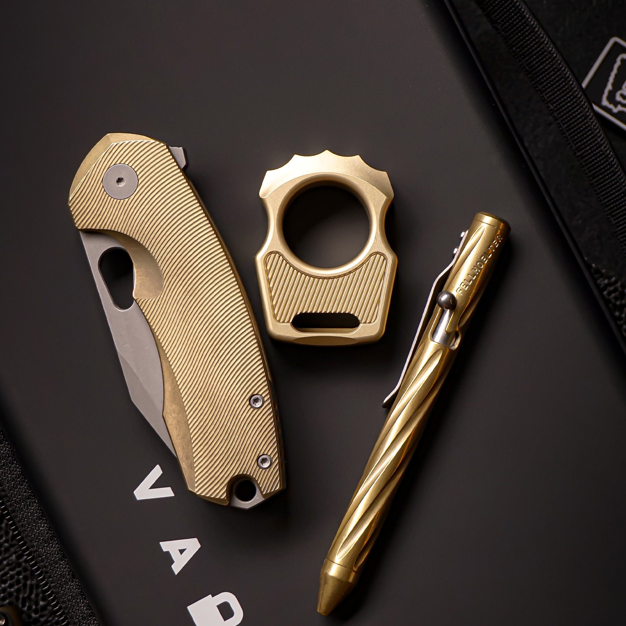 Set of Brass Knucks Edc Swampy Alligator & Replaceable Brass Inlay Diagonal Lines Pattern