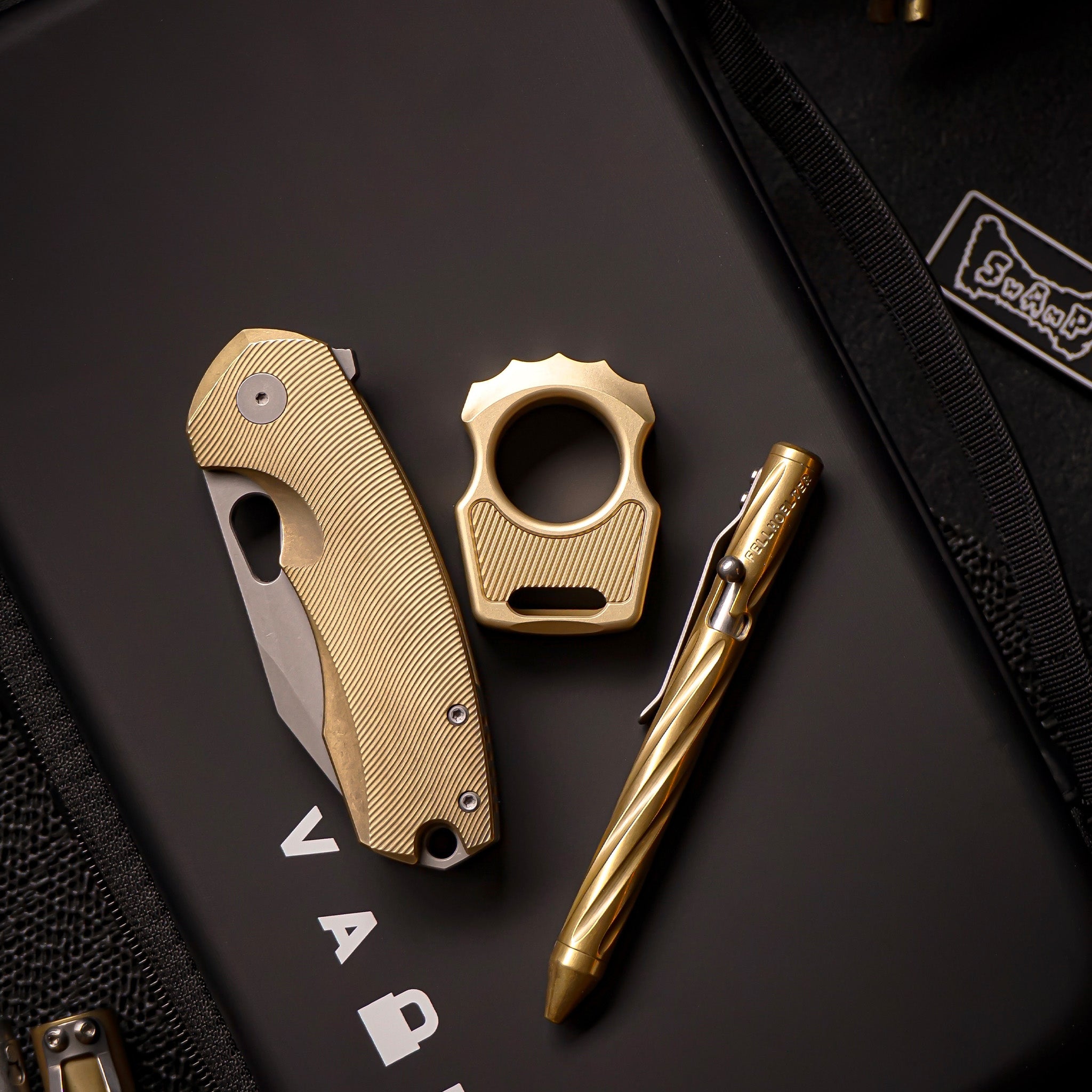 Set of Brass Knucks Edc Swampy Alligator & Replaceable Brass Inlay Diagonal Lines Pattern