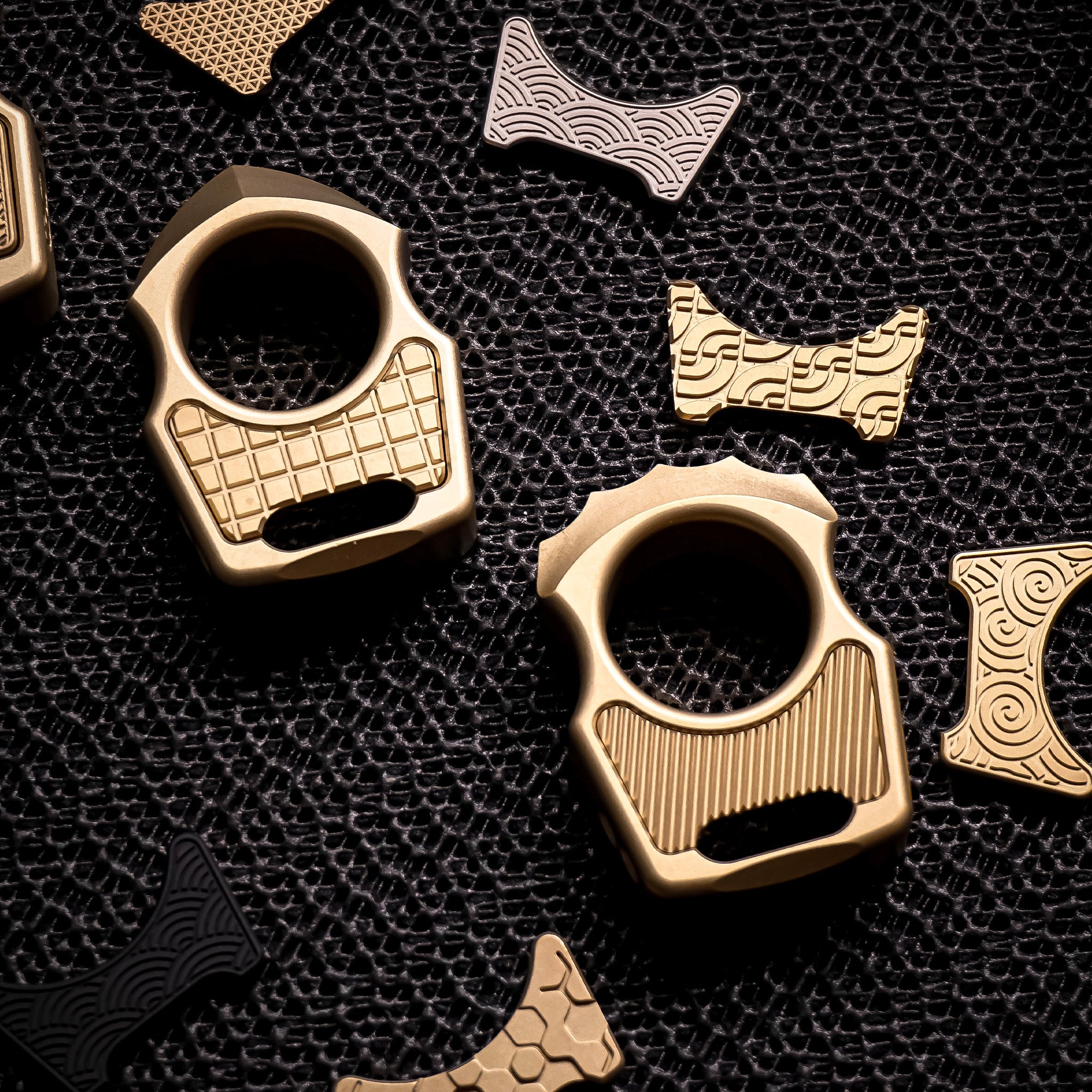 Set of Brass Knucks Edc Swampy Alligator & Replaceable Brass Inlay Diagonal Lines Pattern