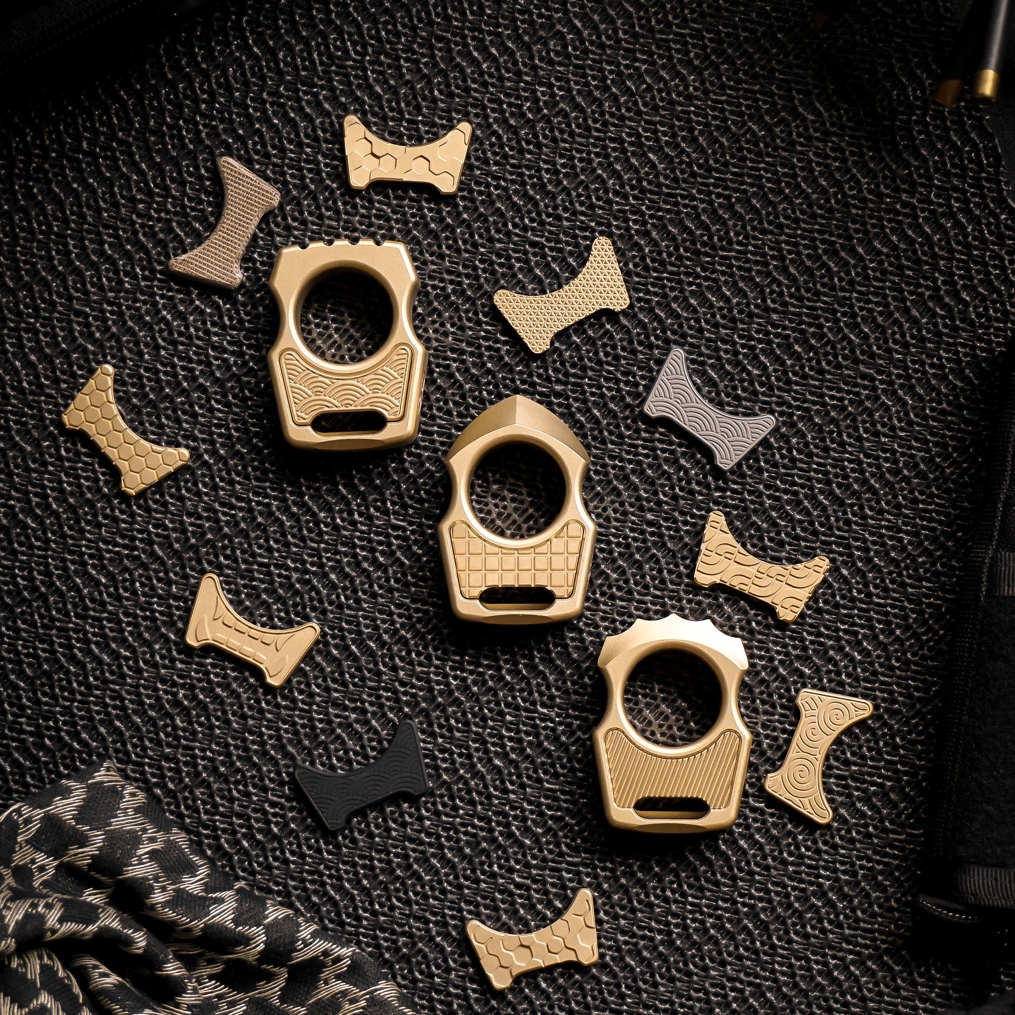 Set of Brass Knucks Edc Swampy Alligator & Replaceable Brass Inlay Diagonal Lines Pattern